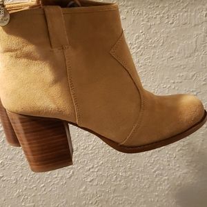 Super cute Suede bootie